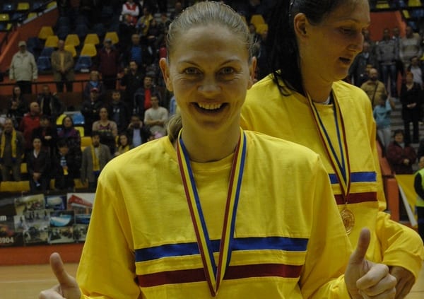 Primul tur al Cupei României la baschet feminin o readuce pe Moni Brosovszky pe parchetul Polivalentei, în tricoul Timișoarei