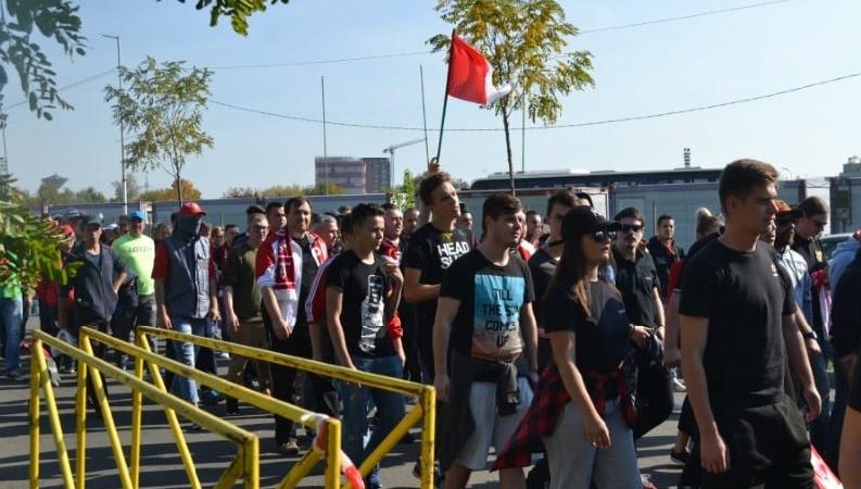 Suporterii UTA-ei au descins în liniște la Timișoara la bordul a șapte autocare