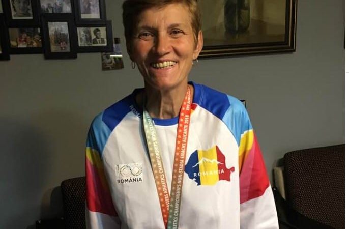 Atleta Elena Avram, dublă medaliată cu aur la CN de Masters în aer liber de la București