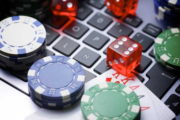 5 aspecte pe care să le iei în considerare ÎNAINTE de a te juca la casino online!