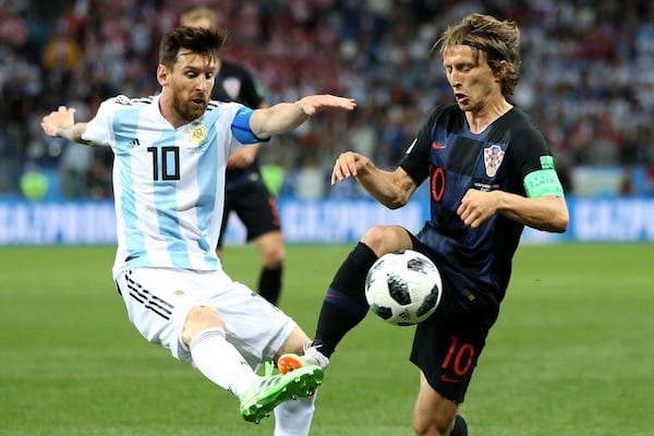 „Cocoșii” vor cânta și în optimile Mondialelor, „pumele” lui Messi își pot face bagajele pentru…concedii