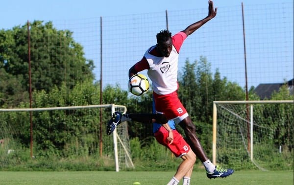 Senegalezul Benga are ideile clare în „alb-roșu”: „Un ambient ce-mi poate oferi multe, atât la nivel fotbalistc cât și uman”
