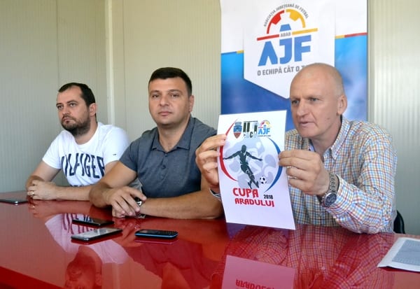 Juniorii legitimați se întrec la Cupa Aradului: „O competiție a bucuriei de a juca fotbal, pe un teren nou-nouț de Liga 2-a!”