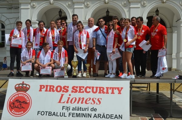 Piroș Security Arad ar putea respecta protocolul autorităților, dar cum va convinge fotbalistele să renunțe la joburi pentru cantonamente permanente?