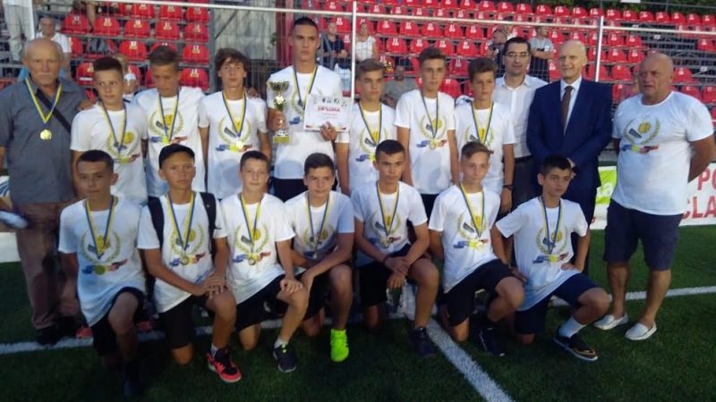Câștigătorii Cupei Aradului și ai campionatelor județene de juniori și-au luat premiile din mâna președintelui FRF + FOTO și VIDEO
