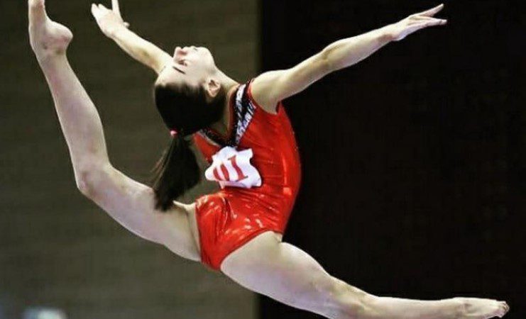 Arădeanca Iulia Berar s-a accidentat grav şi ratează „mondialele” de gimnastică
