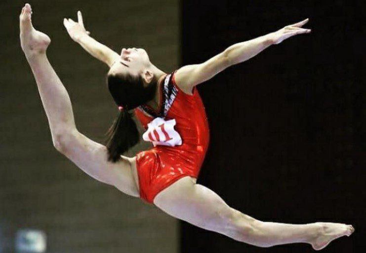 Arădeanca Iulia Berar s-a accidentat grav şi ratează „mondialele” de gimnastică