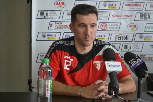 Deși e cel mai titrat fotbalist român din lotul UTA-ei, Balauru afirmă: „Că joc eu, Iacob, sau un junior, important e ca echipa să facă pasul spre Liga I”