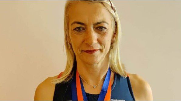 Profesoară de educație fizică și sport, triplă medaliată la Balcaniadă!