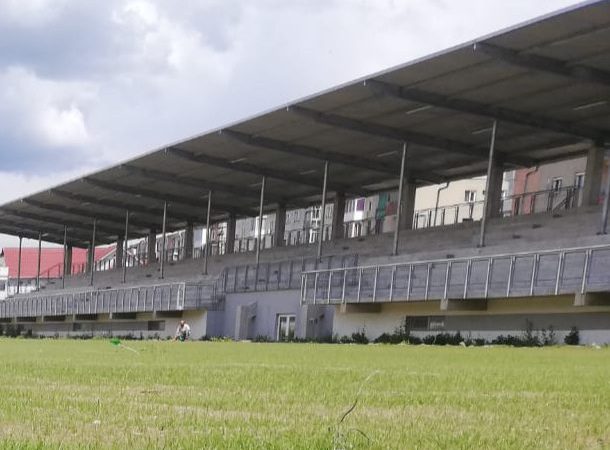 A răsărit iarba pe stadionul din Lipova și odată cu ea și speranța că „șoimii” se vor întoarce acasă începând cu noul sezon! + FOTO