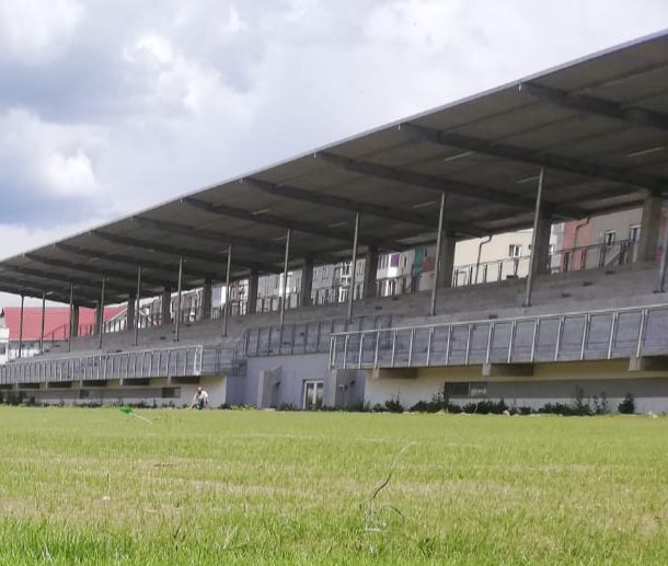 A răsărit iarba pe stadionul din Lipova și odată cu ea și speranța că „șoimii” se vor întoarce acasă începând cu noul sezon! + FOTO