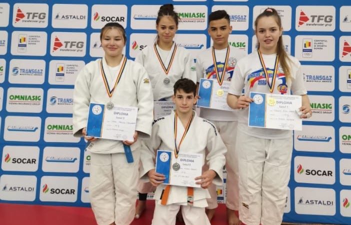 Judoka arădeni au strălucit la „naționalele” U16 de la Poiana Brașov: Tudorache și Tuduce s-au întors acasă cu „aurul”, Szabo, Voica și Găman, cu „argintul”