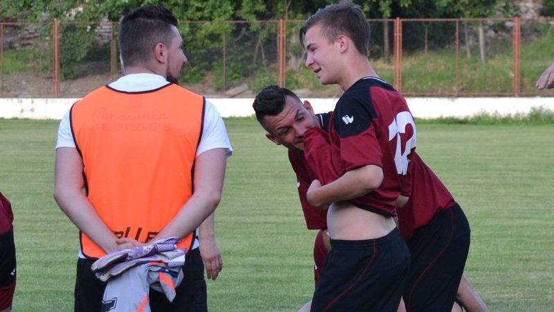 Varga și Stanciu au revenit cu goluri decisive în „roșu-negru”: Unirea Sântana – Șoimii Șimand 3-1