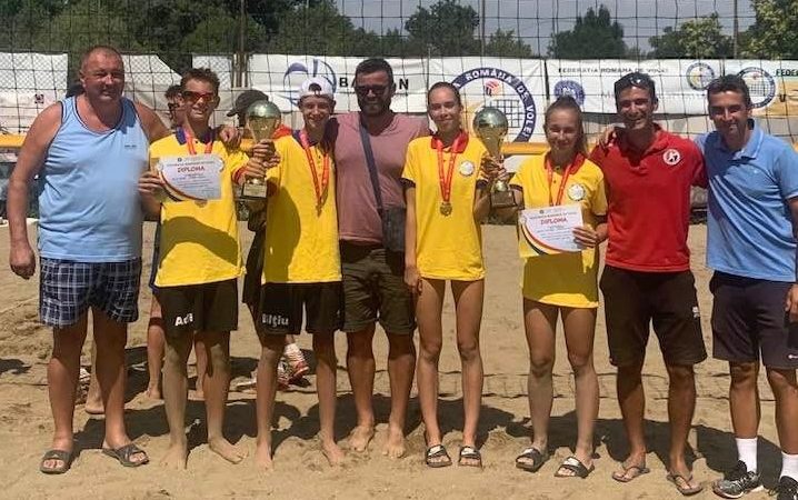 Fetele și băieții de la ProVolei Arad sunt campioni naționali de cadeți la volei pe plajă!