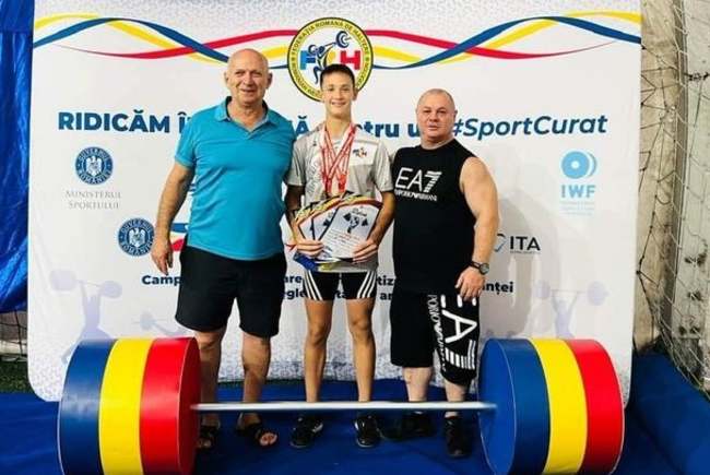 Răzvan Cihărean e triplu campion naţional de juniori III la haltere, sportivii de la AMEFA și CSM au mai multe prezențe pe podium!