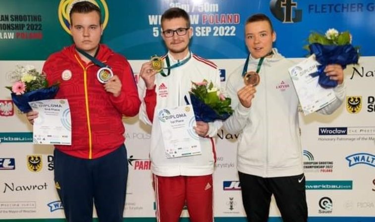 Drept la țintă: Luca Joldea – argint european de juniori în proba de pistol liber!