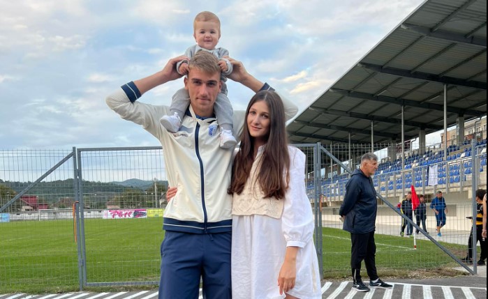 David Pop a ratat un penalty de ziua sa și a soției dar tânărul fotbalist e bucuros de revenirea la Lipova: „Am prins două momente istorice la acest club”