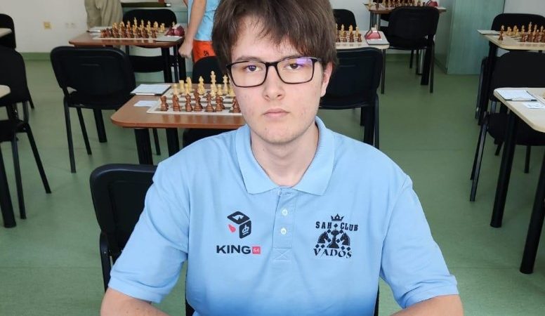 Șahistul arădean Alexandru Balaban Voia a reușit surpriza la debutul Mondialului de șah pentru juniori!