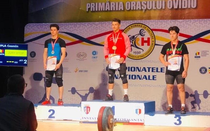 Halterofilul Cosmin Krupla – triplu campion naţional de junori I, medalii și pentru Bocșa și Butura!