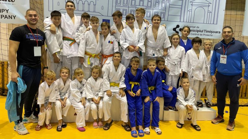 |Judoka de la CSȘ Gloria Arad au pus mâna pe 16 medalii la un turneu internațional pe Bega