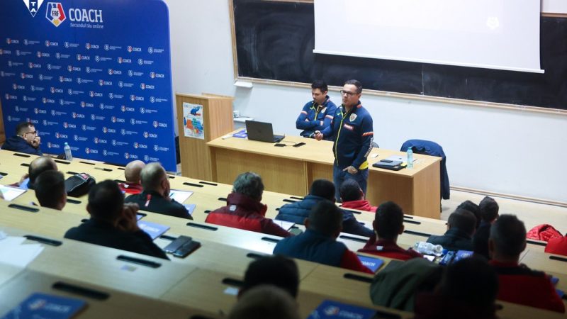 Antrenorii arădeni s-au pus la curent cu strategia tehnică a Federației Române de Fotbal și cu aplicația ”FRF Coach”