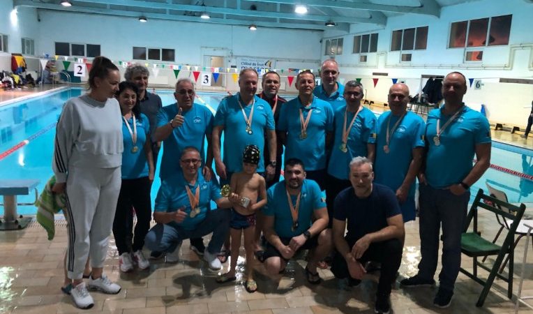 Înotătorii masters arădeni au câștigat tradiționalul concurs Cupa DKMT, de la Timișoara