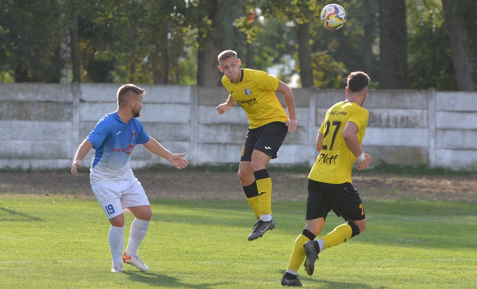 Rezultatele meciurilor din Liga a III-a, seria a 8-a, ora 14: Şoimii Lipova – ACB Ineu 0-0, CSC Peciu Nou – Progresul Pecica 0-0, CS Socodor – FC Bihor Oradea 0-2